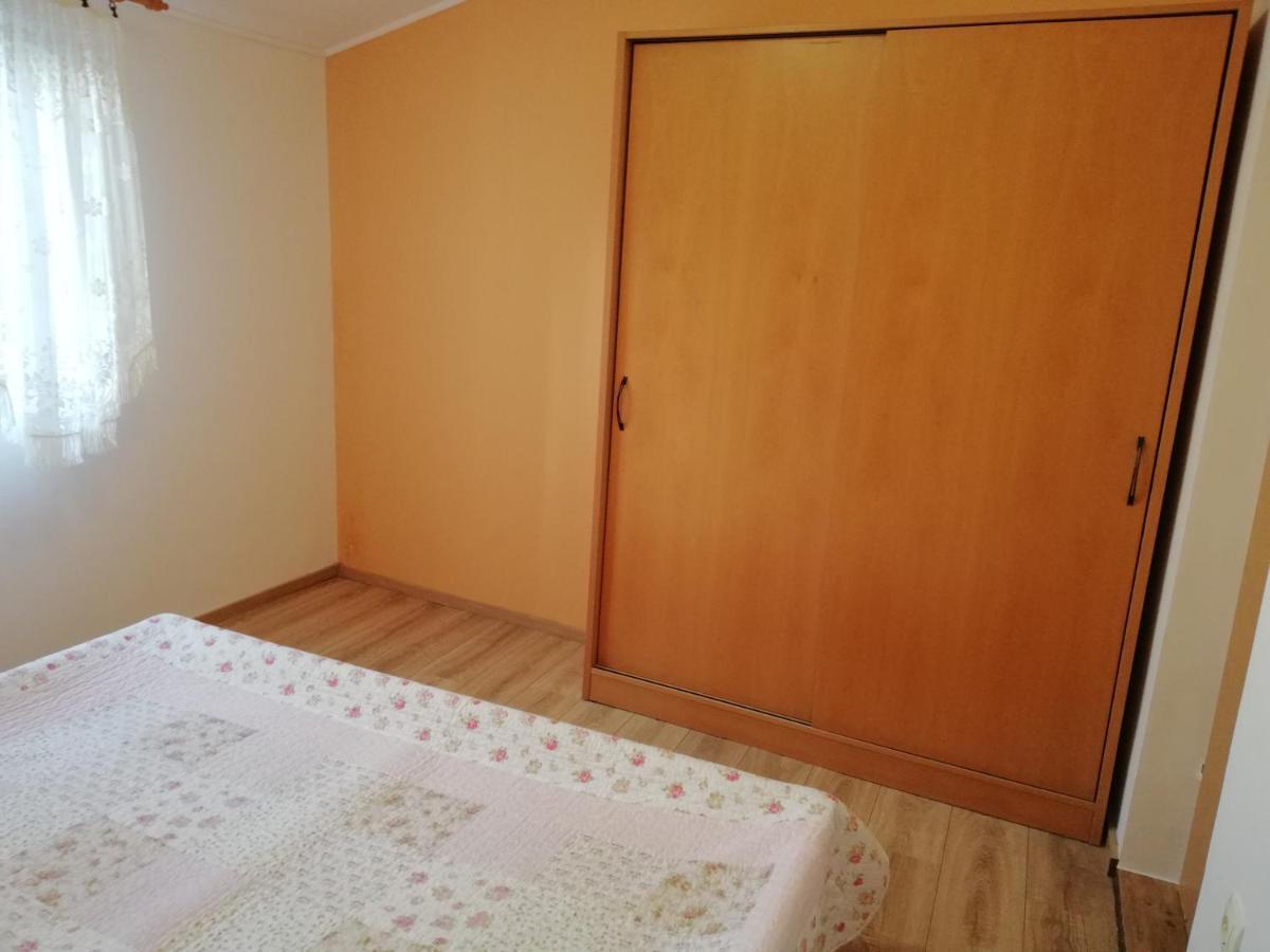 Apartman Ribaric مالي لوشينغْ الغرفة الصورة