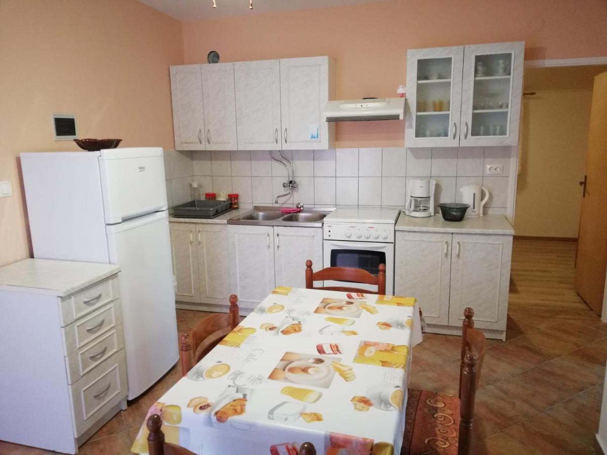 Apartman Ribaric مالي لوشينغْ الغرفة الصورة